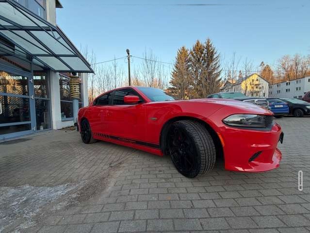 Dodge Charger 5.7 V8 HEMI R/T SRT