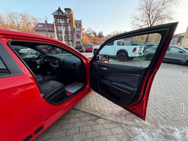 Dodge Charger 5.7 V8 HEMI R/T SRT