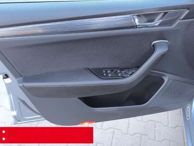 Skoda Superb Combi 1.4 TSI DSG Style iV VOLL-LED NAVI PDC
