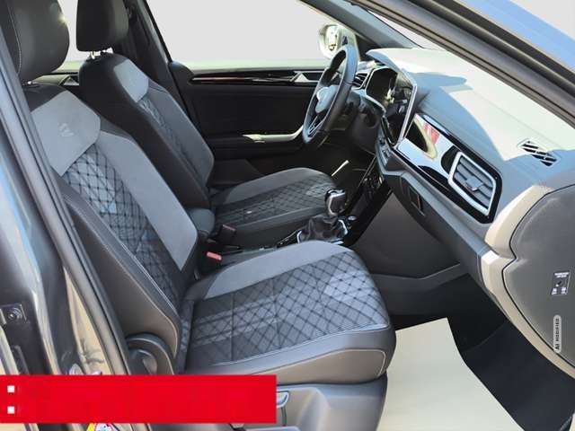 Volkswagen T-Roc 1.5 TSI DSG R-Line LED PARK-ASSIST RFK