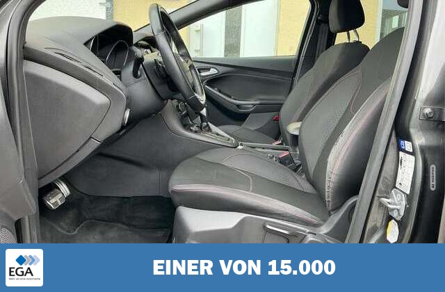 Ford Focus Turnier ST-Line Xenon Navi Winterpaket 1.5 Ecob...