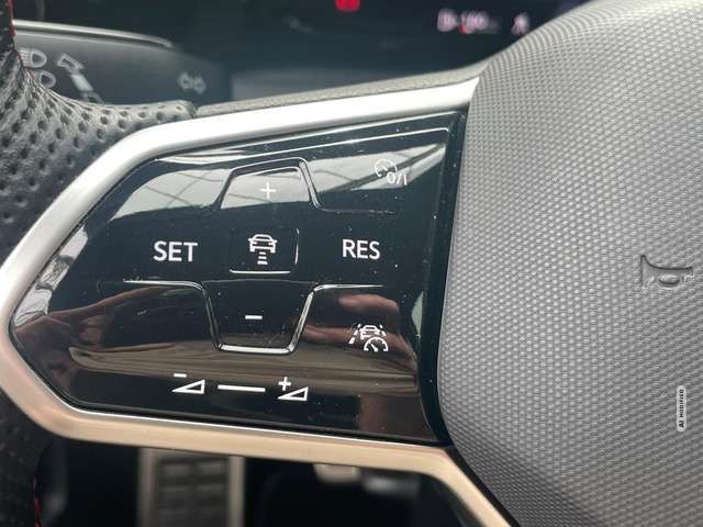 Volkswagen Golf 2.0 TSI GTI AHK Matrix CarPlay Pano Assist