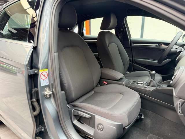 Audi A3 30 TDI basis 1.6 TDI|PDC|KLIMA|SHZG|NAVI|LM