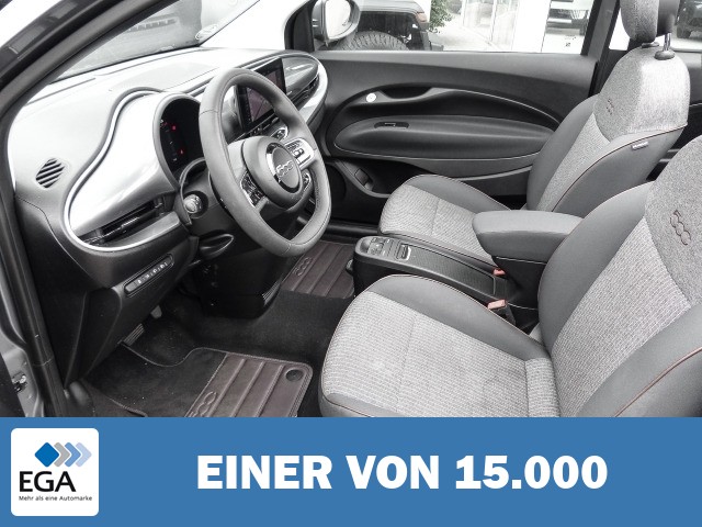 Fiat 500e e Icon Navi Digitales Cockpit Apple CarPlay Android Auto Klimaautom