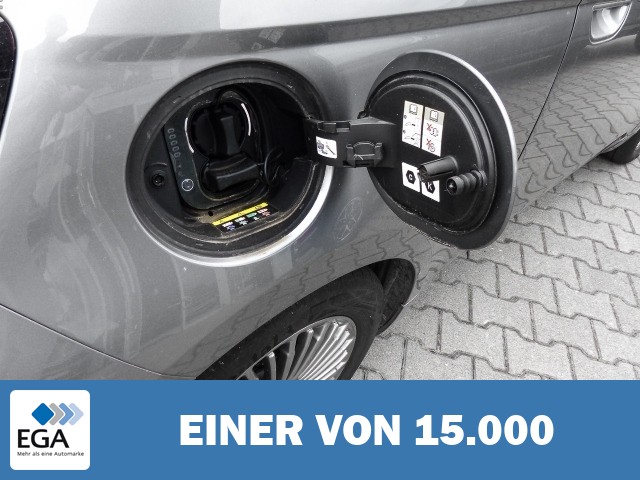 Fiat 500e e Icon Navi Digitales Cockpit Apple CarPlay Android Auto Klimaautom