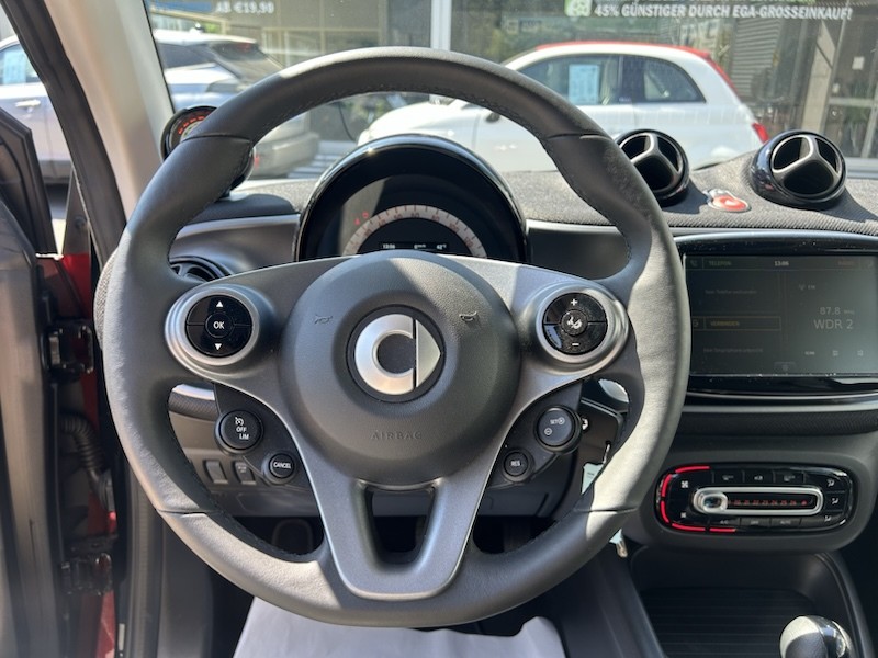 Smart ForTwo EQ EXCLUSIVE PANORAMA KLIMA*SHZG*SMART-LINK*R-CAM 