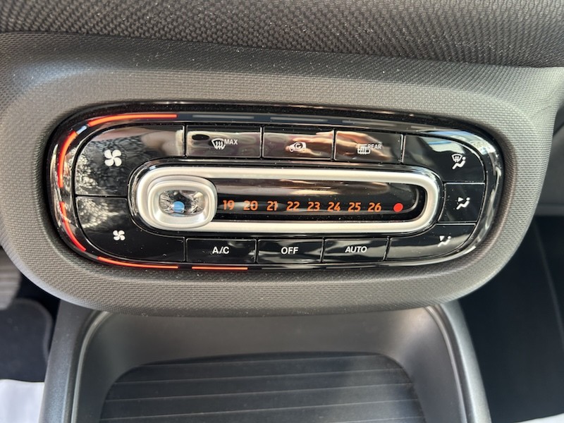 Smart ForTwo EQ EXCLUSIVE PANORAMA KLIMA*SHZG*SMART-LINK*R-CAM 