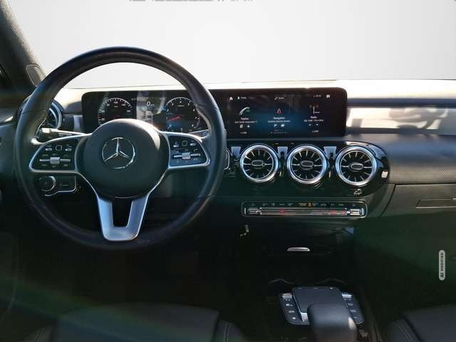 Mercedes-Benz A 250 Progressive AUTOMATIK / PANORAMA / E-SITZE / NAVI
