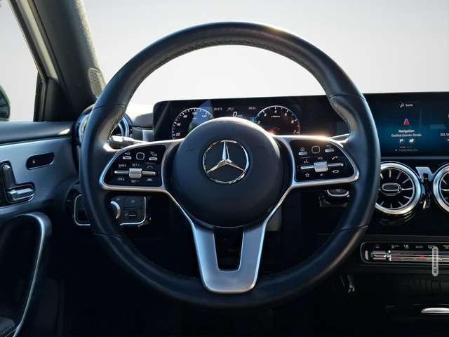 Mercedes-Benz A 250 Progressive AUTOMATIK / PANORAMA / E-SITZE / NAVI
