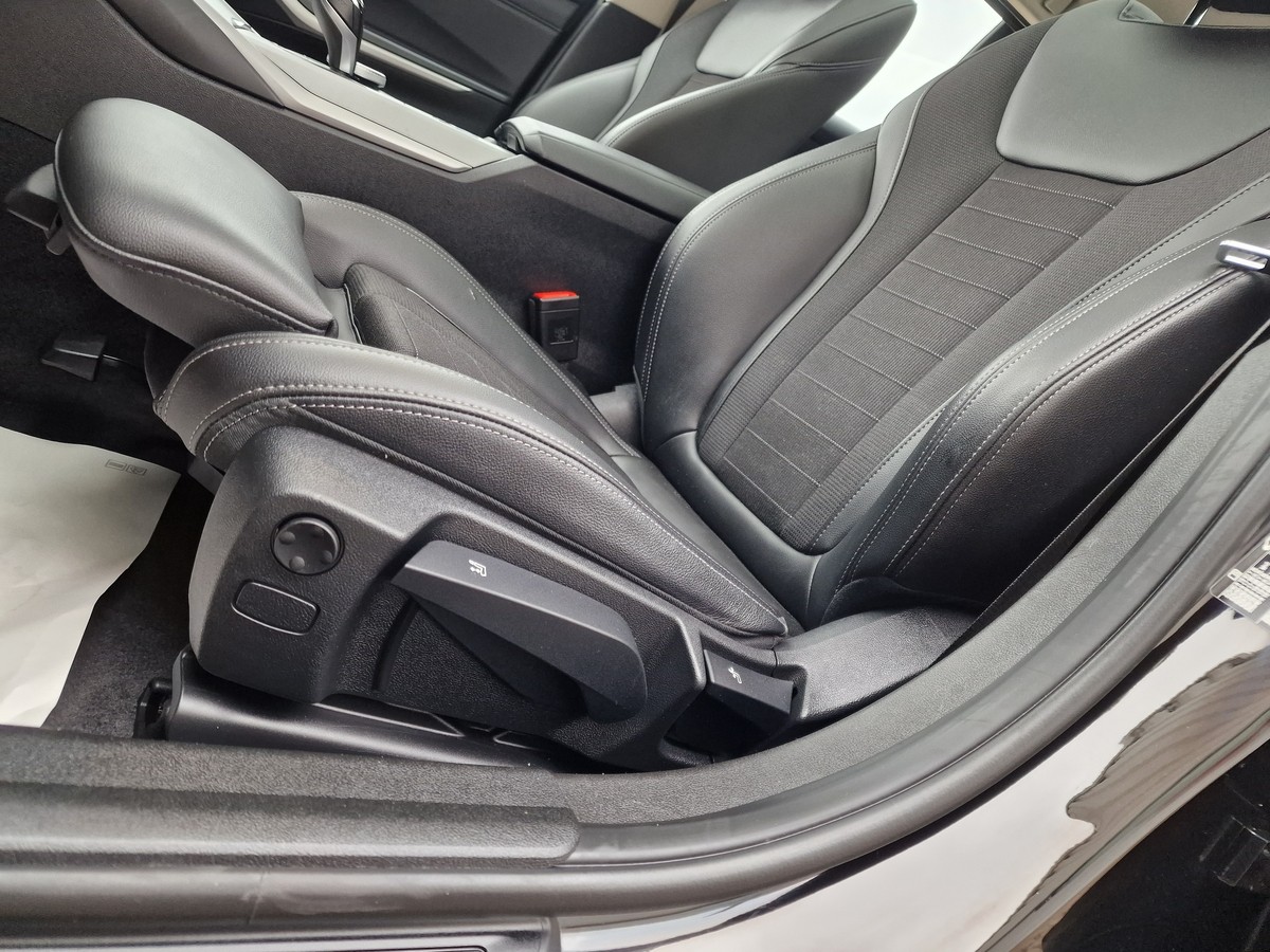 BMW 318d*Sportsitze*Live Cockpit Prof.*DAB*LED