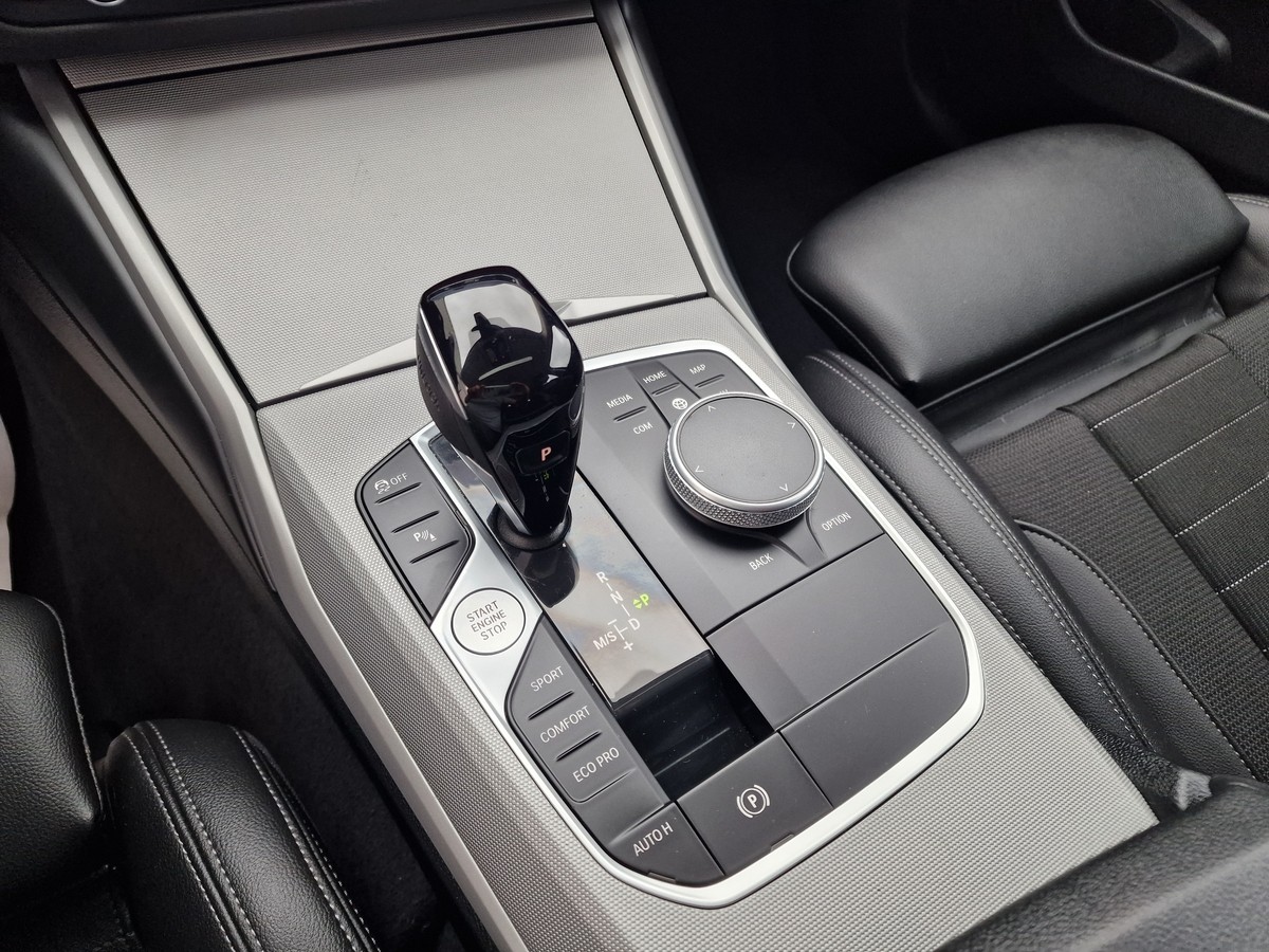 BMW 318d*Sportsitze*Pano*Live Cockpit Prof.*DAB*LED