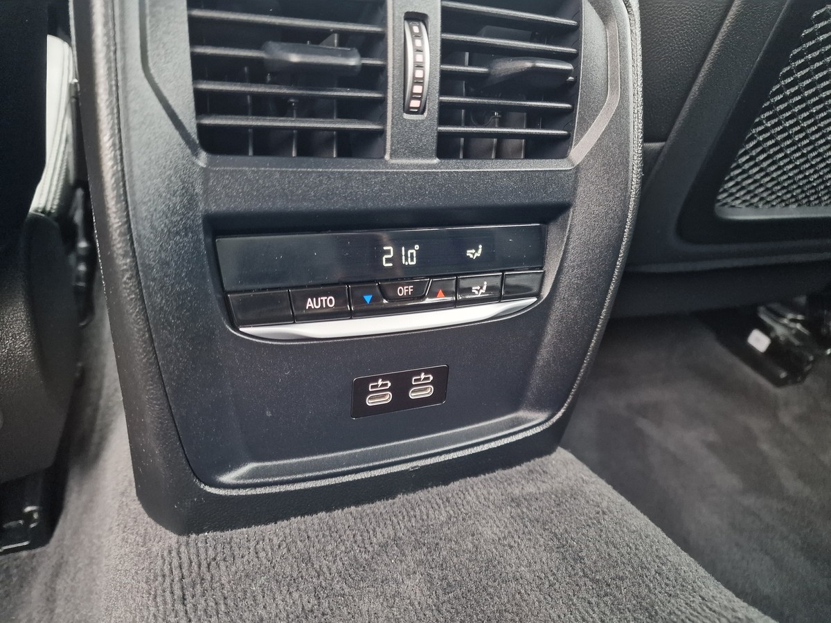 BMW 318d*Sportsitze*Pano*Live Cockpit Prof.*DAB*LED