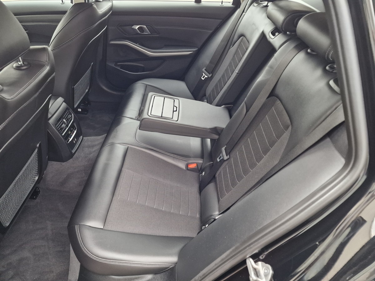 BMW 318d*Sportsitze*Pano*Live Cockpit Prof.*DAB*LED