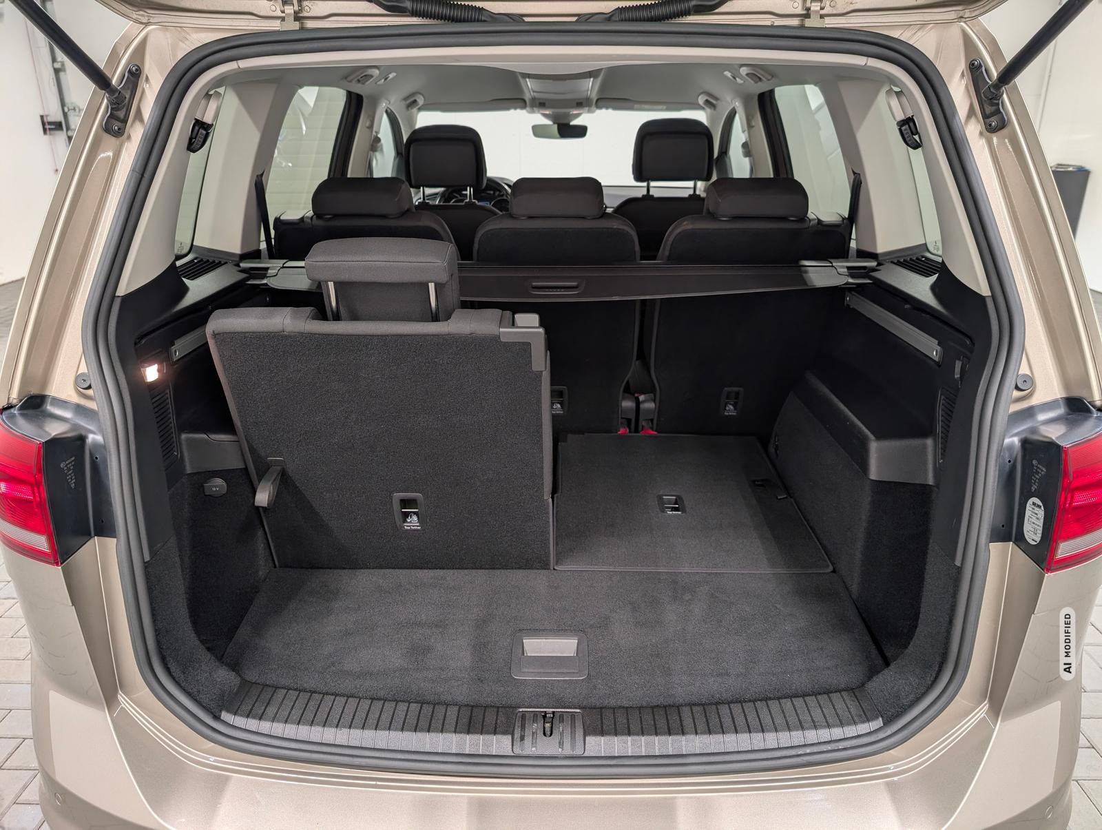 Volkswagen Touran 7-Sitze/Sthzg/LED/Navi/ACC/SHZ/PDC/AHK