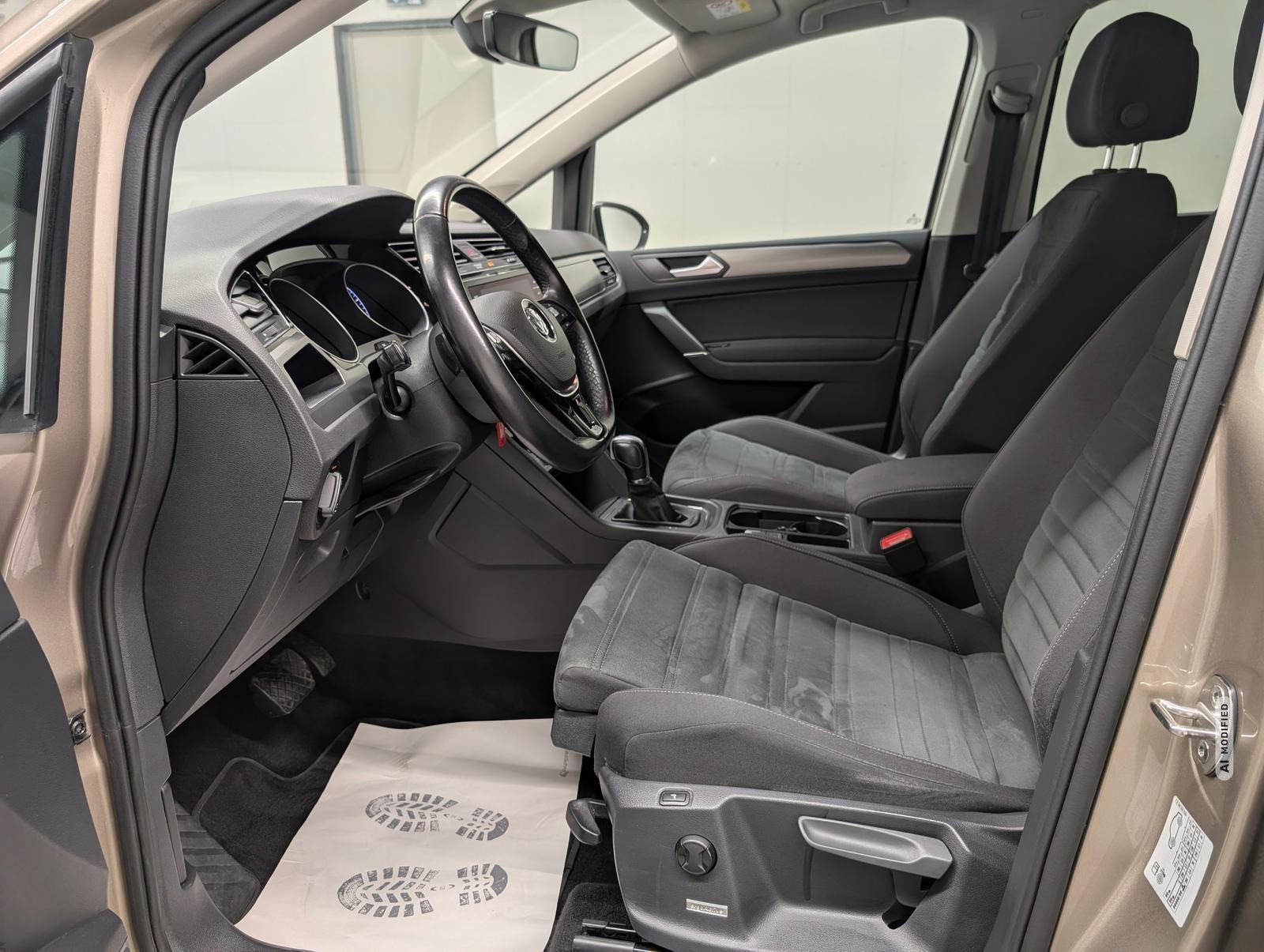 Volkswagen Touran 7-Sitze/Sthzg/LED/Navi/ACC/SHZ/PDC/AHK