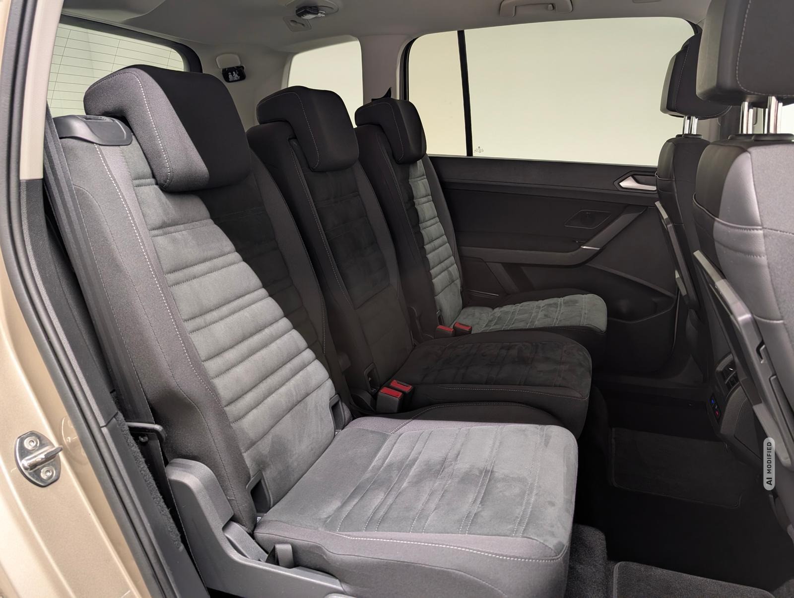 Volkswagen Touran 7-Sitze/Sthzg/LED/Navi/ACC/SHZ/PDC/AHK