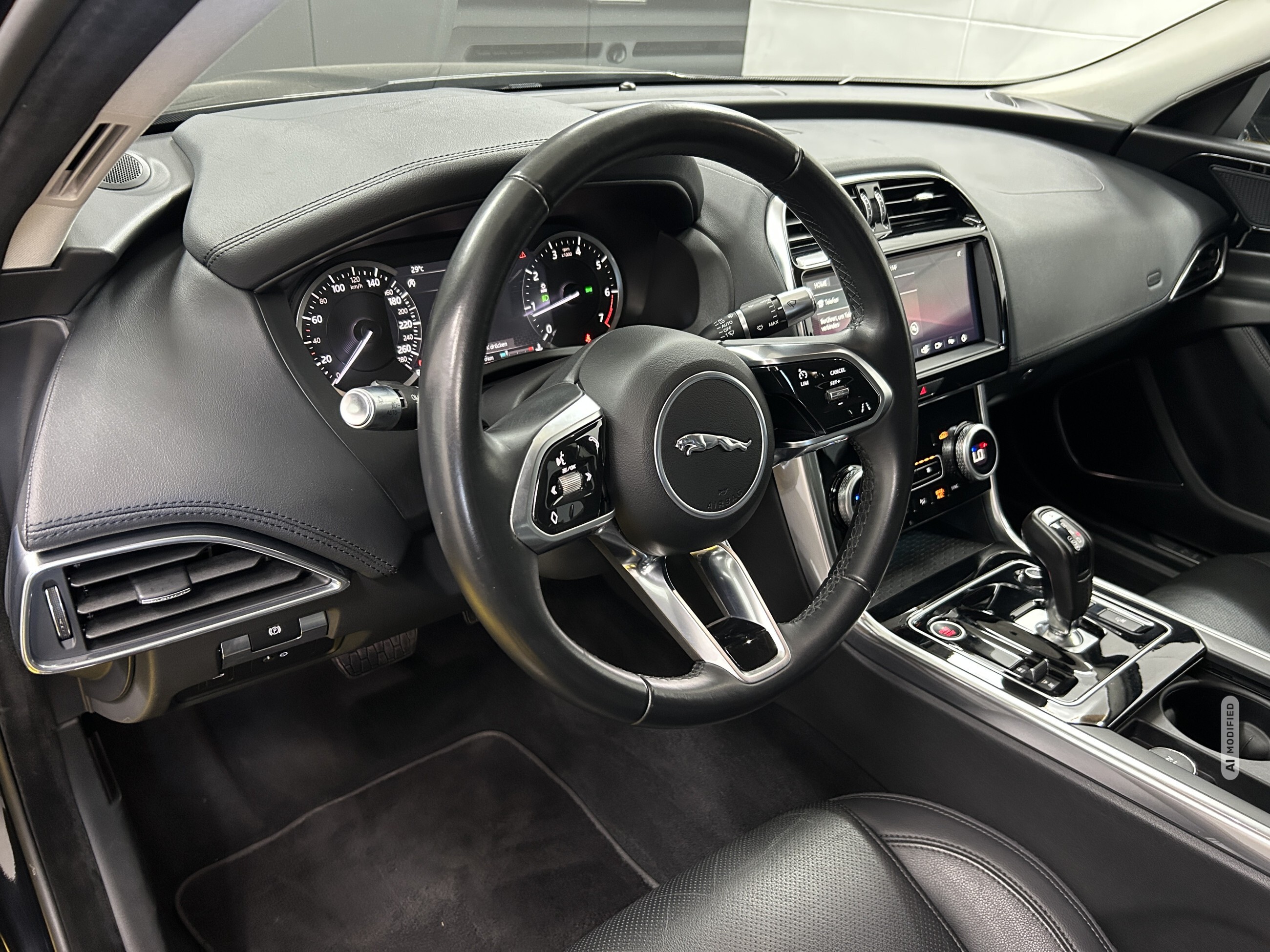 Jaguar XE S+KAM+LED+Keyless+NBA+TEMP+SHA+CarPlay