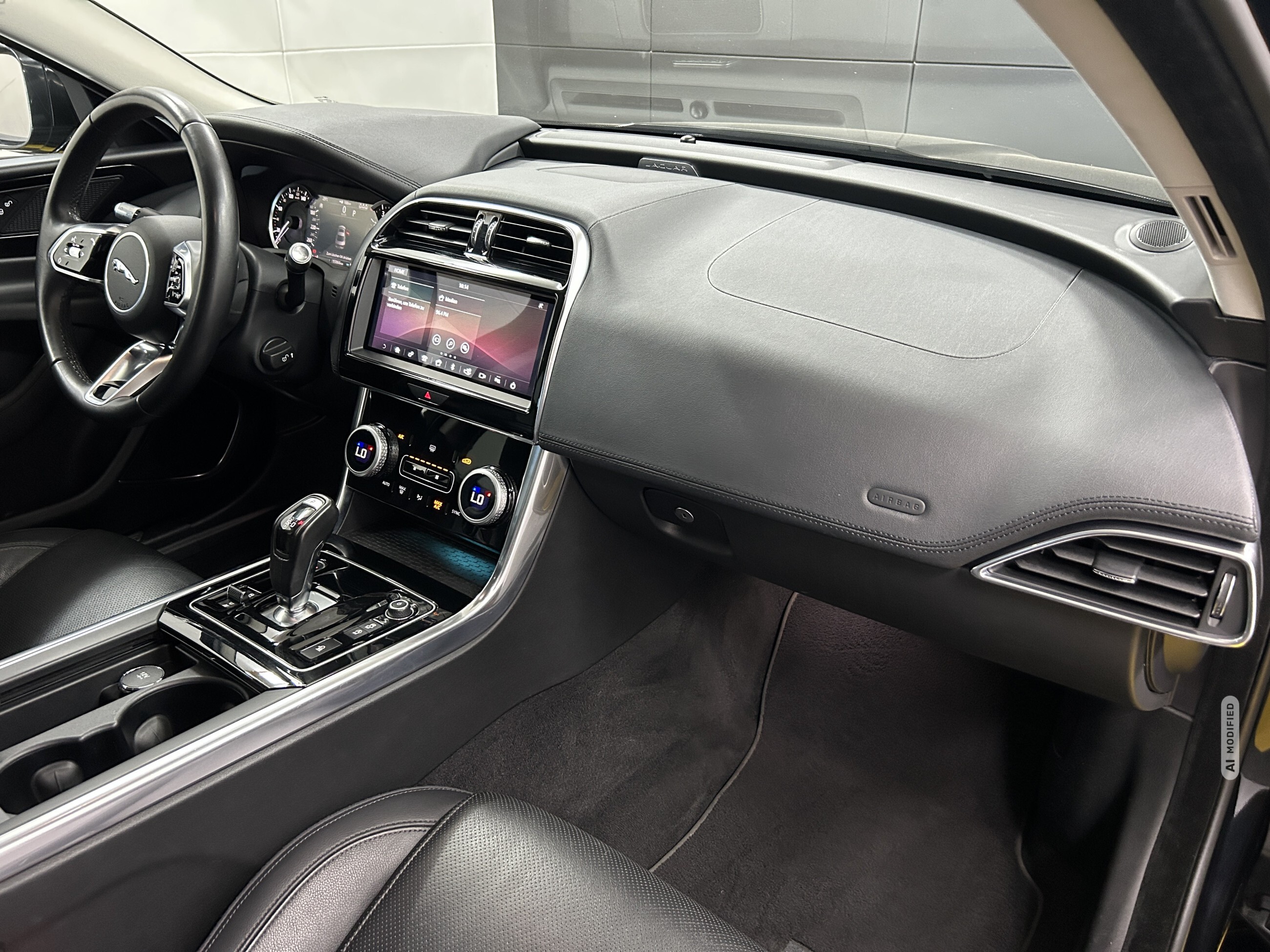 Jaguar XE S+KAM+LED+Keyless+NBA+TEMP+SHA+CarPlay
