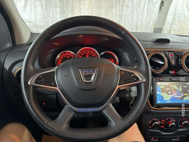 Dacia Lodgy Stepway Celebration 1.2 TCe Navi Carplay