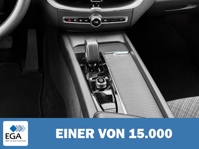 Volvo XC60 Core 2WD AHK Digitales Cockpit Soundsystem LED Sperrdiff. El. Heckklappe Ap