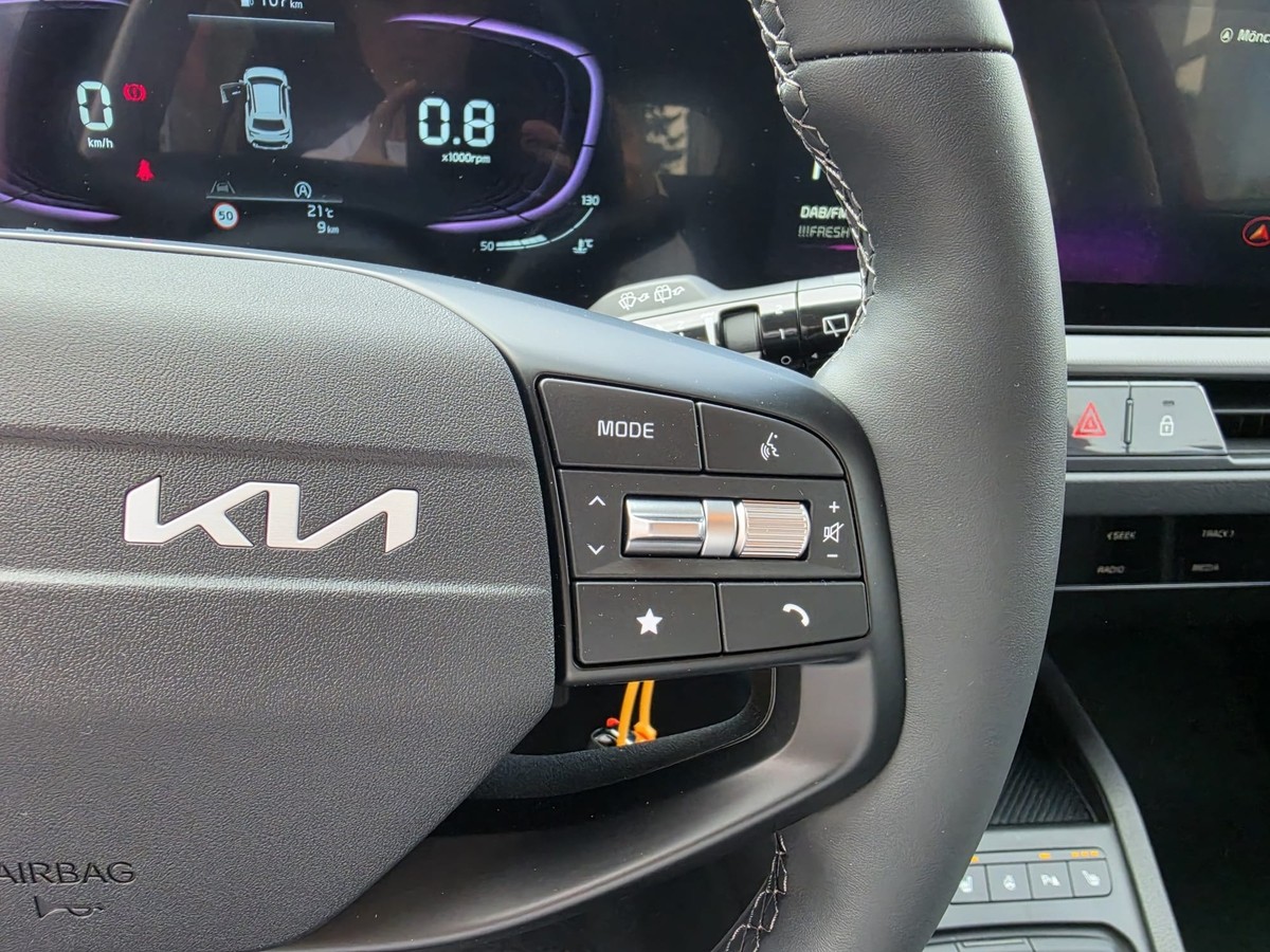 Kia Stonic 1.0 T-GDI SPIN - Navi - PDC - R.Kam - Sitzhzg 