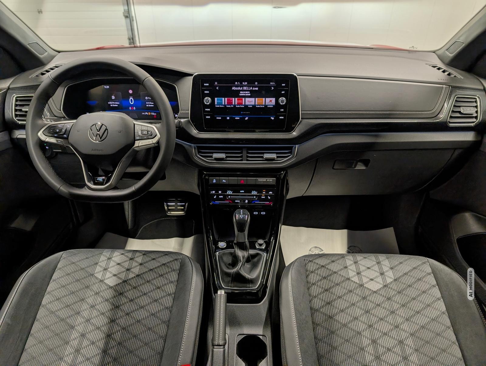 Volkswagen T-Cross R-Line IQ-Light/Kam/SHZ/ACC/App-C./18-LM