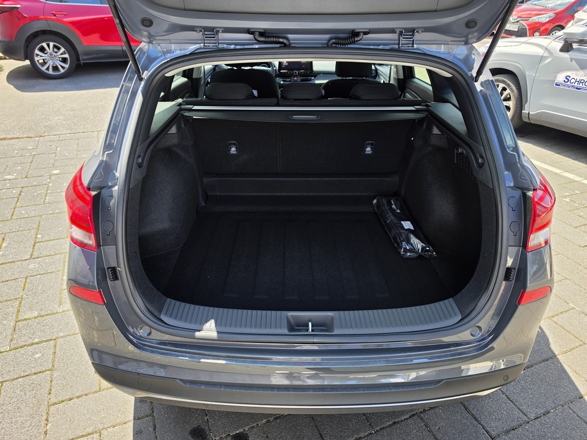 Hyundai i30 1.6 T-GDI GO - Navi - Sitzhzg - PDC v+h - R.Kam