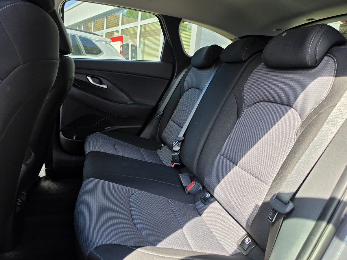 Hyundai i30 1.6 T-GDI GO - Navi - Sitzhzg - PDC v+h - R.Kam