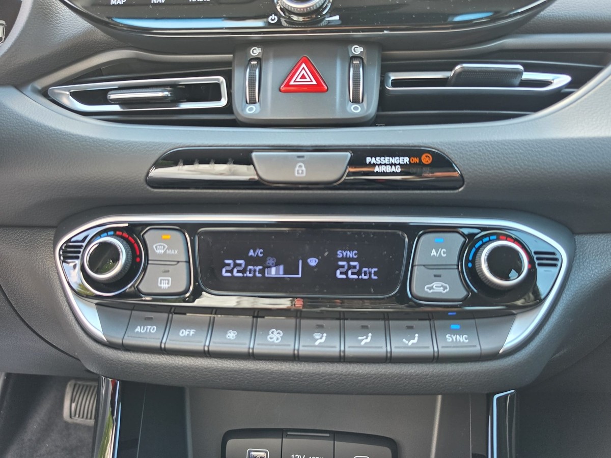 Hyundai i30 1.6 T-GDI GO - Navi - Sitzhzg - PDC v+h - R.Kam