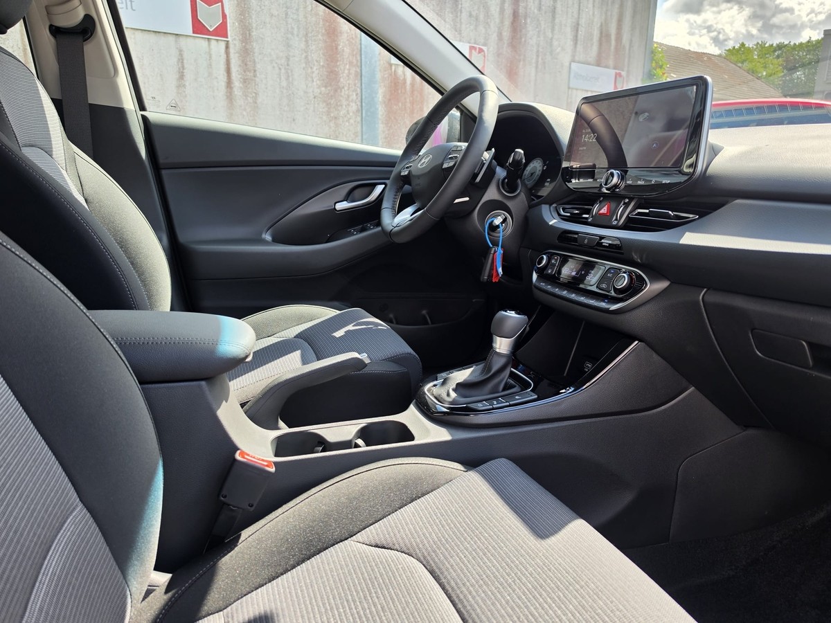 Hyundai i30 1.6 T-GDI GO - Navi - Sitzhzg - PDC v+h - R.Kam