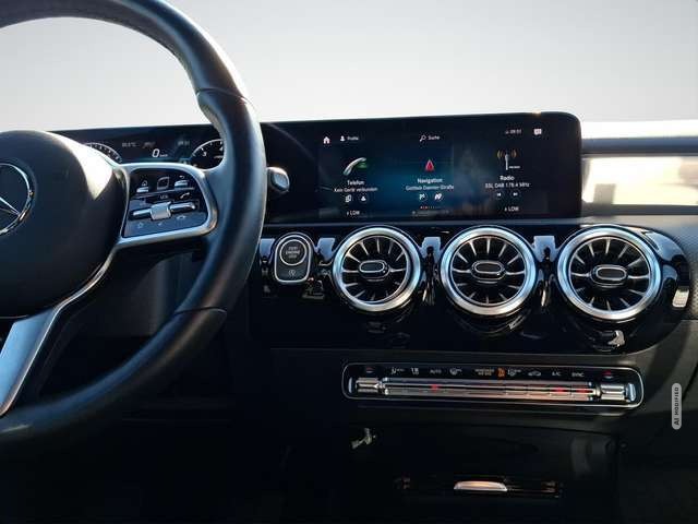 Mercedes-Benz A 250 Progressive AUTOMATIK / PANORAMA / E-SITZE / NAVI