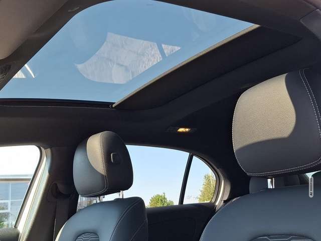 Mercedes-Benz A 250 Progressive AUTOMATIK / PANORAMA / E-SITZE / NAVI