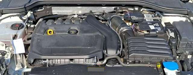 Volkswagen Golf VIII 1.5 TSI R-Line OPF KLIMA / AHK / NAVI / ACC /