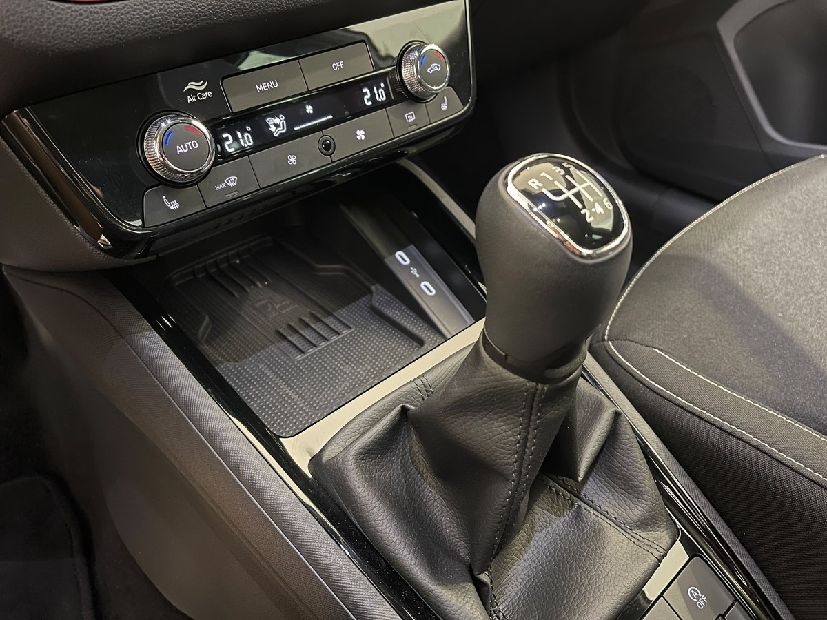 Skoda Kamiq Monte Carlo 1.5 TSI Pano AHK Matrix 5J 