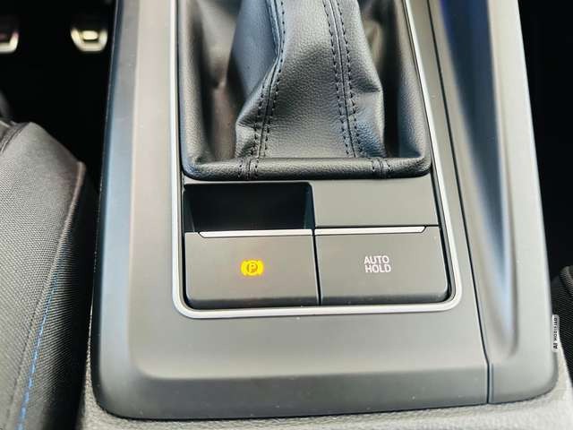 Volkswagen Golf 1.5 TSI United LED NAV PDC v+h Kam ACC Totw