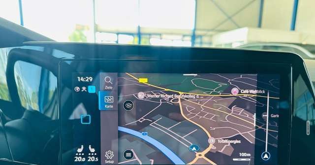 Volkswagen Golf 1.5 TSI United LED NAV PDC v+h Kam ACC Totw