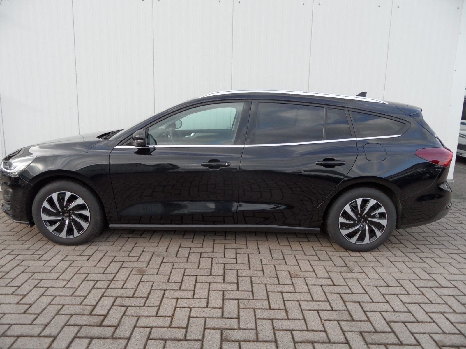 Ford Focus 1,0 Turnier Titanium+Navi-SYNC4+Sitzhzg.