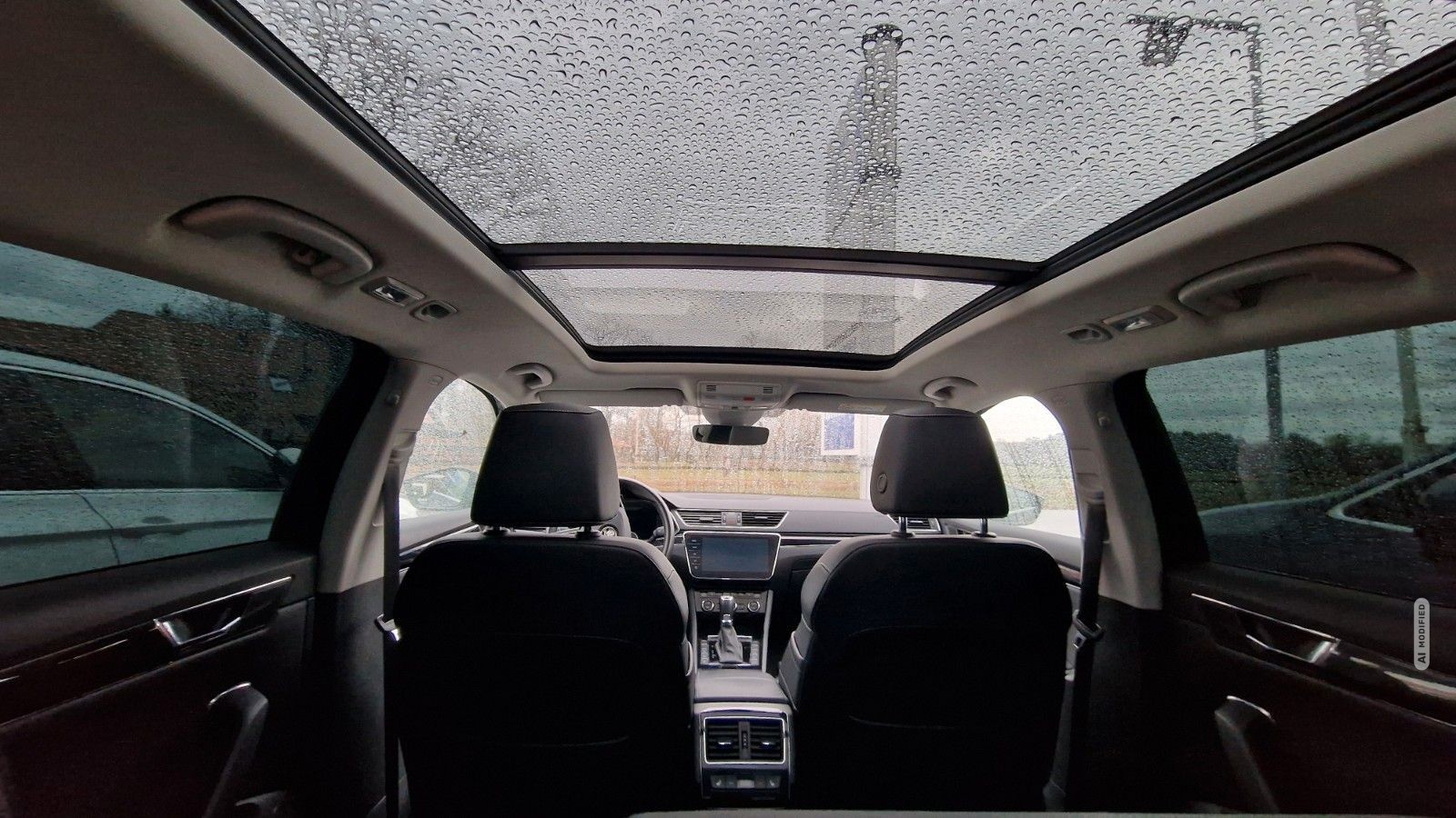 Skoda Superb Combi L&K AHK PANORAMA