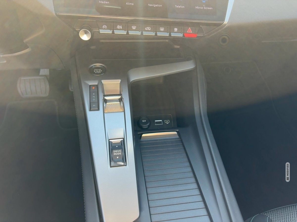 Peugeot 308 1.2 PureTech 130 SW Allure AUTOM.,LED,Navi