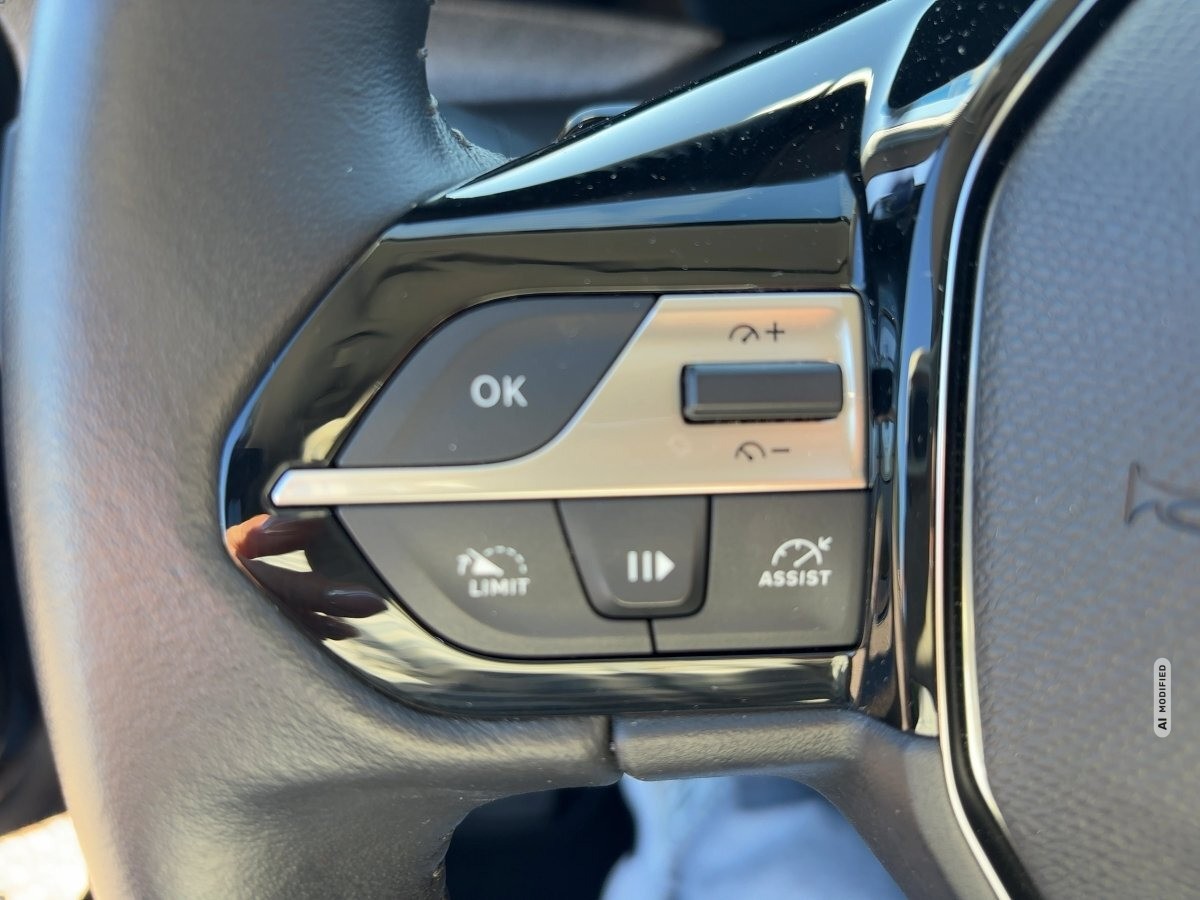 Peugeot 308 1.2 PureTech 130 SW Allure AUTOM.,LED,Navi
