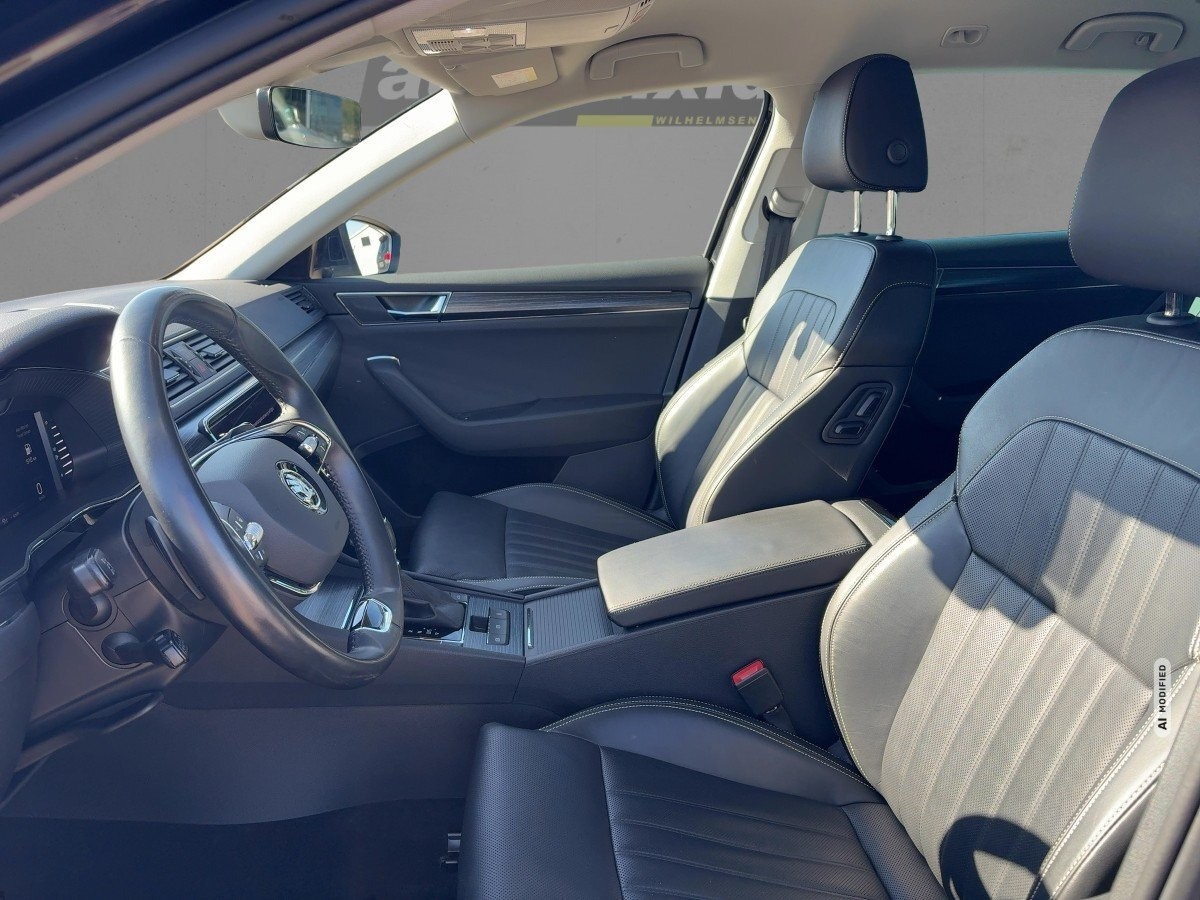 Skoda Superb Combi 2.0 TDI Premium Edition AHK,ACC,LED