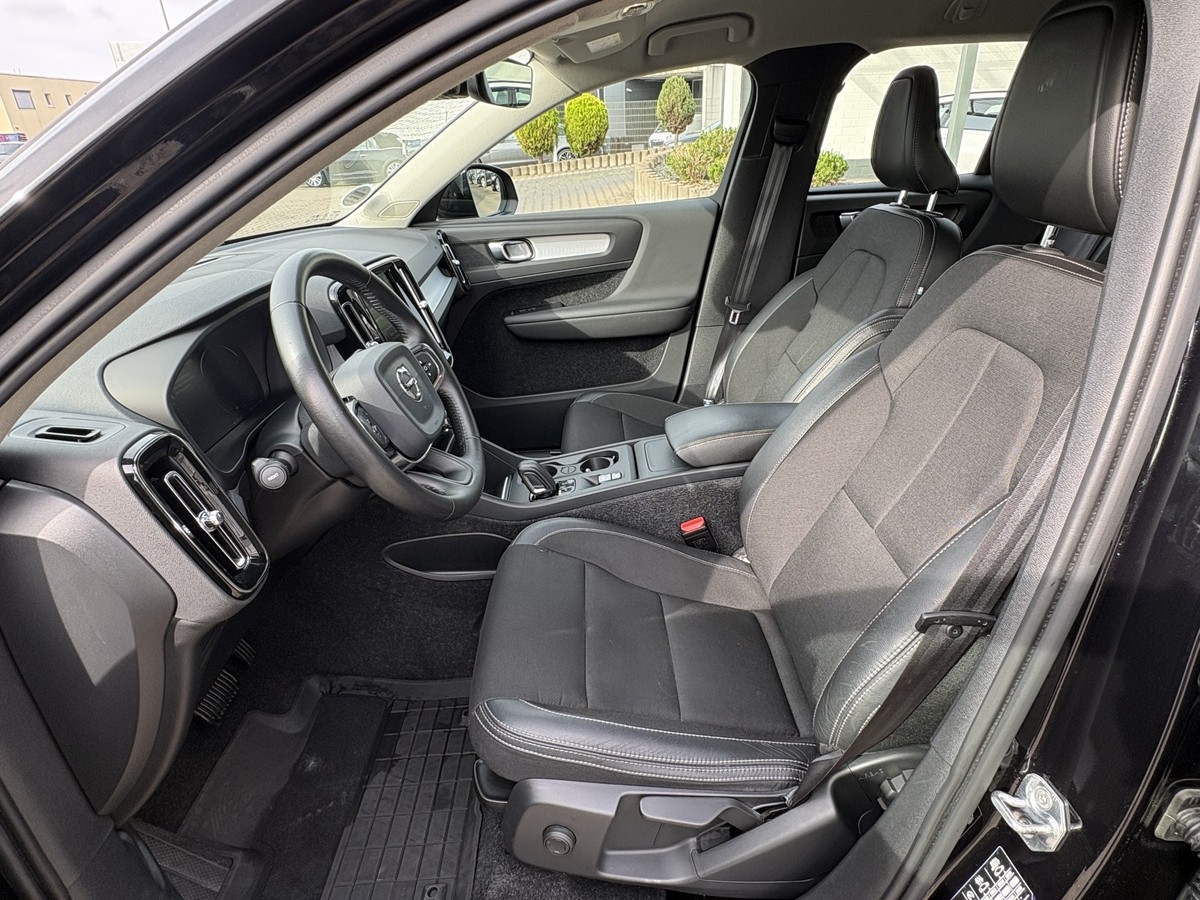 Volvo XC40 2WD Momentum Pro Navi R.Cam SHZ LED AHK