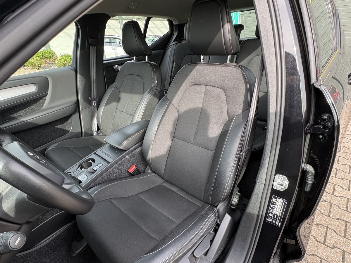 Volvo XC40 2WD Momentum Pro Navi R.Cam SHZ LED AHK