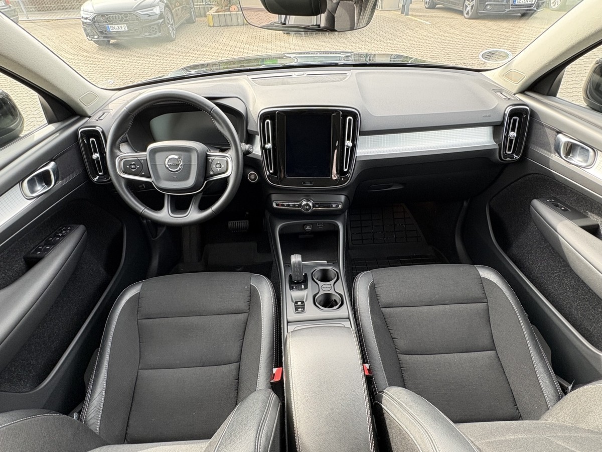Volvo XC40 2WD Momentum Pro Navi R.Cam SHZ LED AHK