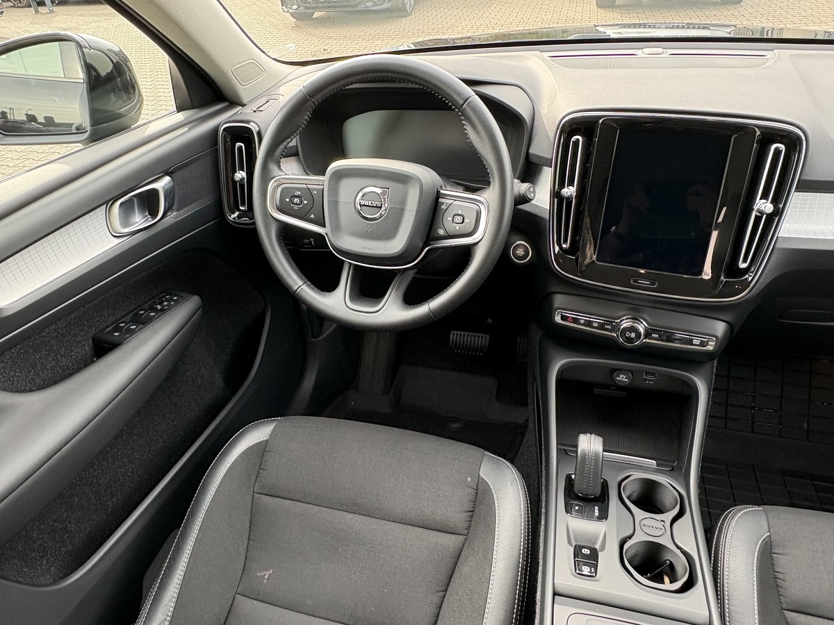 Volvo XC40 2WD Momentum Pro Navi R.Cam SHZ LED AHK