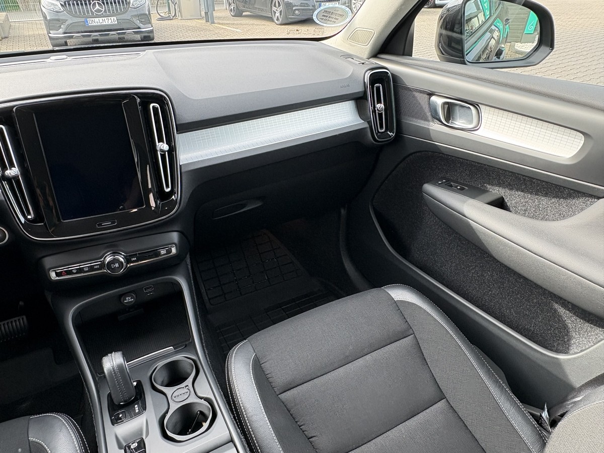 Volvo XC40 2WD Momentum Pro Navi R.Cam SHZ LED AHK