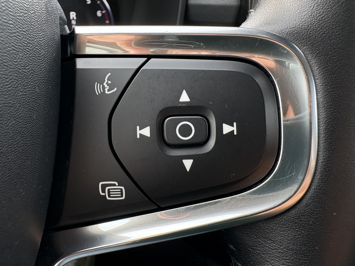 Volvo XC40 2WD Momentum Pro Navi R.Cam SHZ LED AHK
