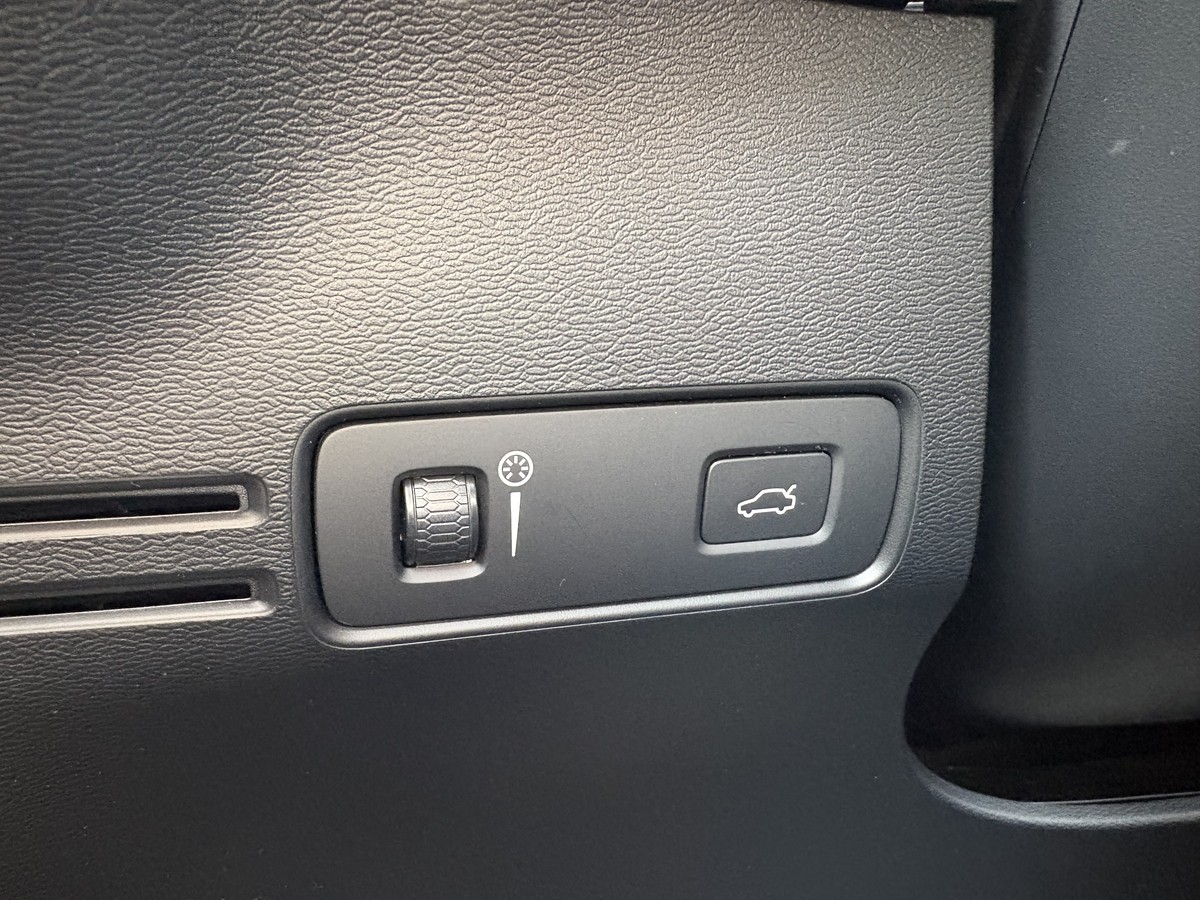 Volvo XC40 2WD Momentum Pro Navi R.Cam SHZ LED AHK