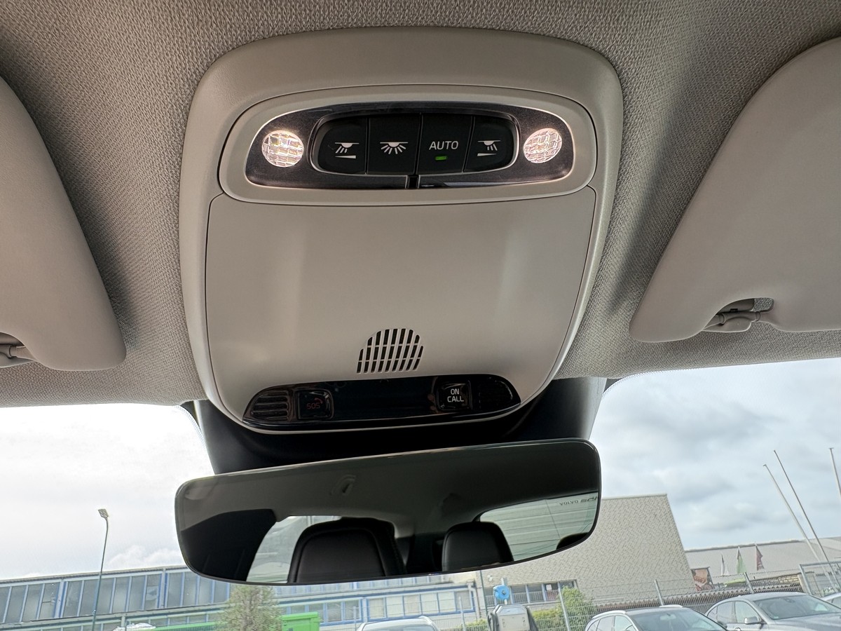 Volvo XC40 2WD Momentum Pro Navi R.Cam SHZ LED AHK