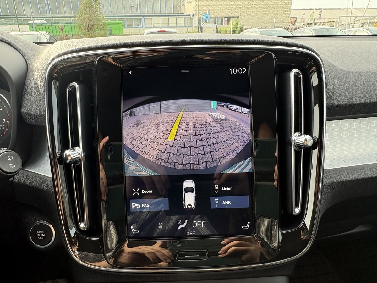 Volvo XC40 2WD Momentum Pro Navi R.Cam SHZ LED AHK